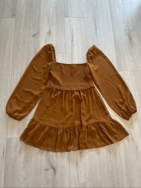 Aritzia Wilfred New Tempest Dress - Golden Brown Tiered Long Sleeve Mini